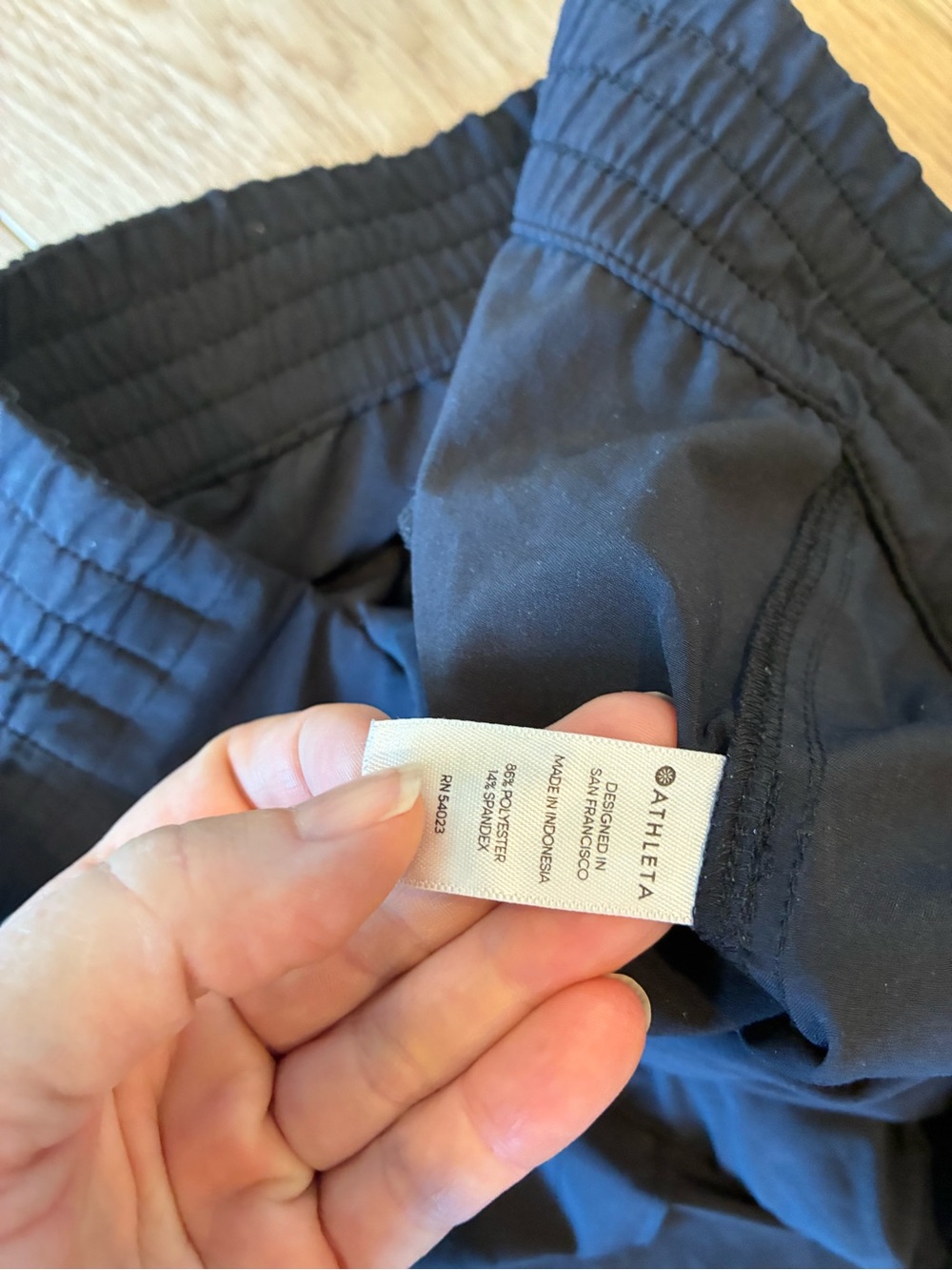 Athleta Black Wide-Leg Pull-On Pants pockets size 8 silky poly blend Athleisure - Picture 7 of 8